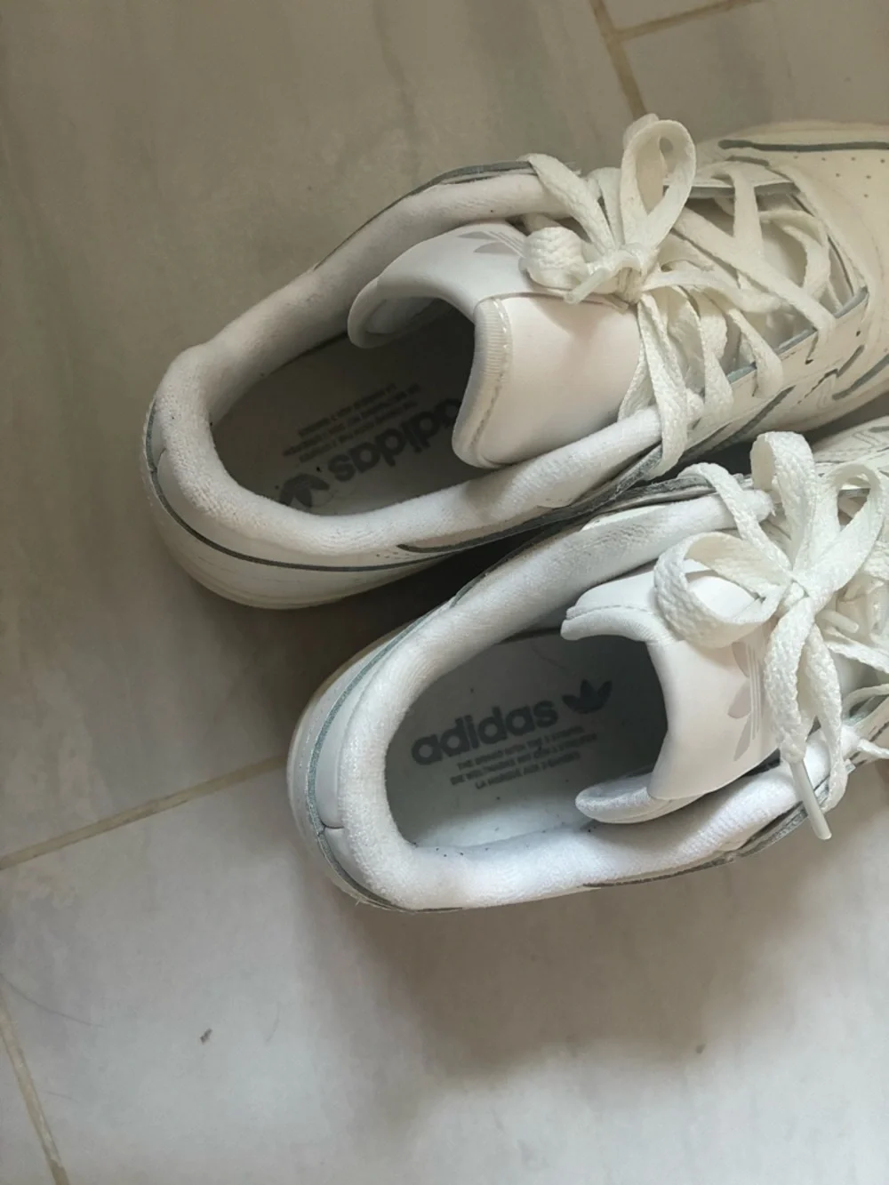 adidas forum low CL Men’s shoe (size 8.5)